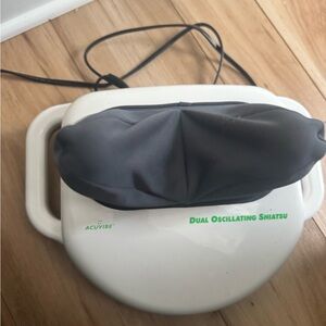 Vibe Dual Oscillating Shiatsu Massager - White and Gray